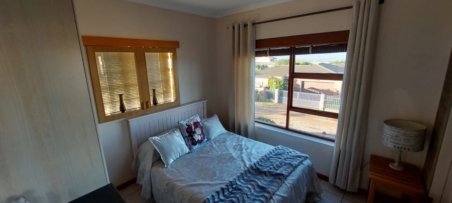 5 Bedroom Property for Sale in Wavecrest Eastern Cape